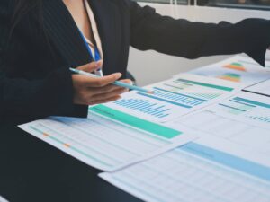 Businesswoman analyzing charts to determine the ROI of SEO in B2B.