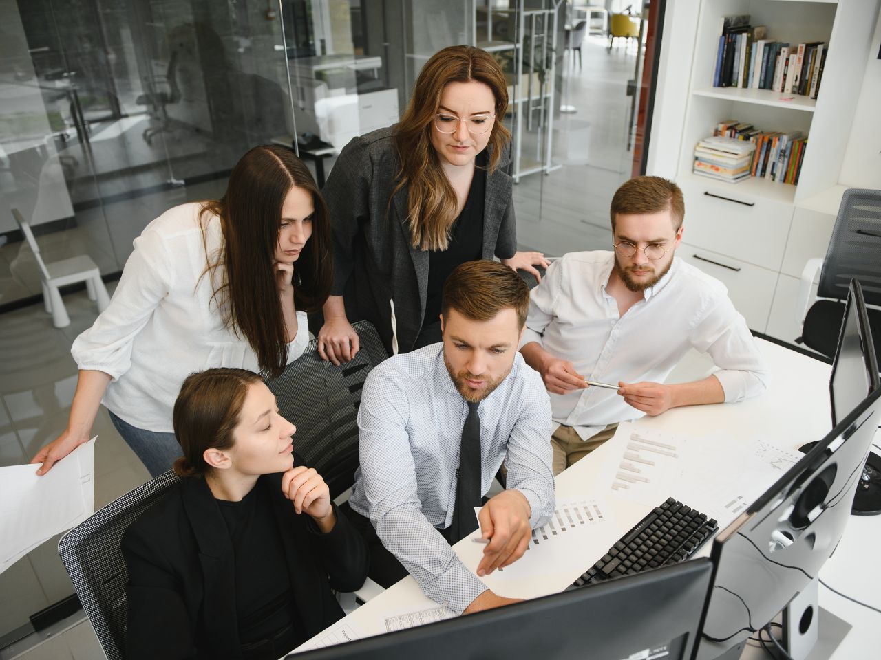 Business teams comparing in-house vs. agency SEO options during a planning meeting to improve long-term marketing performance.
